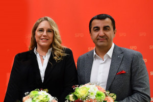 Die Listenführer der Landtagsliste Arif Taşdelen und Kathrin Pollack